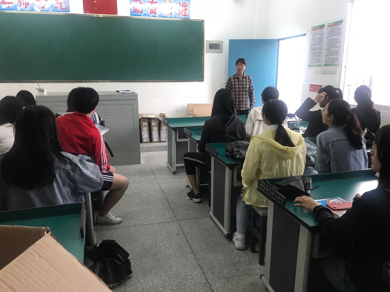 大同小学教导主任黄美琴为实习生召开见面会